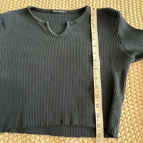 Brandy Melville Ribbed Split Neck Sweater Crop Top - Picture 7 of 7